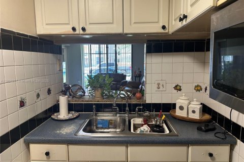 Copropriété à vendre à Miami, Floride: 1 chambre, 70.42 m2 № 2012302 - photo 18