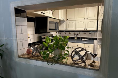 Copropriété à vendre à Miami, Floride: 1 chambre, 70.42 m2 № 2012302 - photo 17