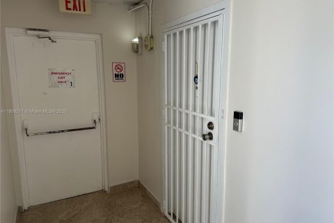 Copropriété à vendre à Miami, Floride: 1 chambre, 70.42 m2 № 2012302 - photo 2