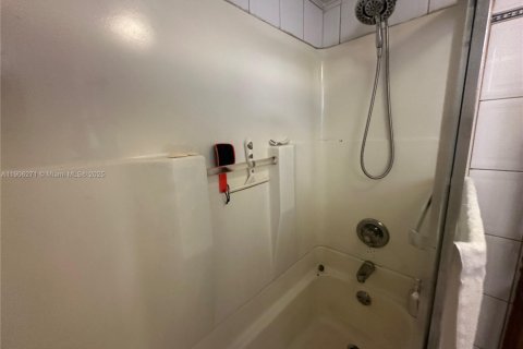 Copropriété à vendre à Miami, Floride: 1 chambre, 70.42 m2 № 2012302 - photo 25