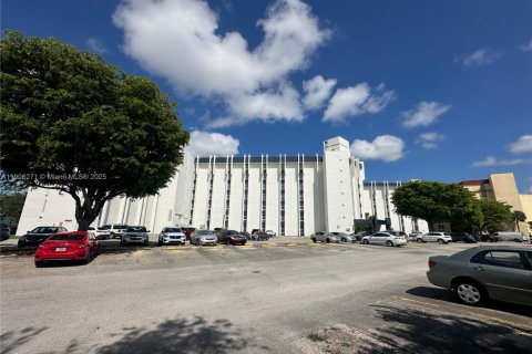 Copropriété à vendre à Miami, Floride: 1 chambre, 70.42 m2 № 2012302 - photo 10