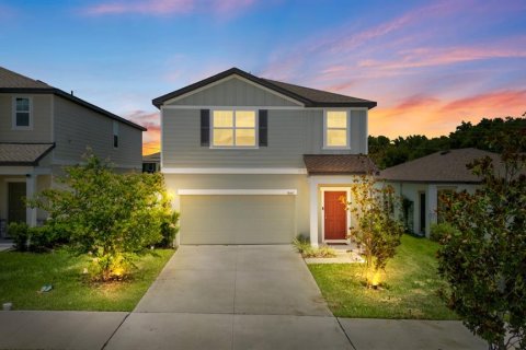 House in Dade City, Florida 3 bedrooms, 169.64 sq.m. № 2208564