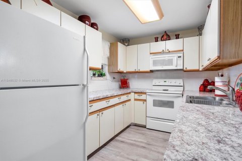 Купить кондоминиум в Холливуд, Флорида 1 спальня, 93м2, № 1848868 - фото 14