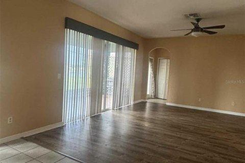 Casa en alquiler en Kissimmee, Florida, 5 dormitorios, 319.58 m2 № 1856161 - foto 5