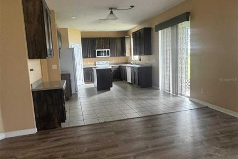 Casa en alquiler en Kissimmee, Florida, 5 dormitorios, 319.58 m2 № 1856161 - foto 7