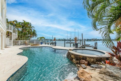 Casa en alquiler en Redington Beach, Florida, 5 dormitorios, 326.18 m2 № 1919222 - foto 3