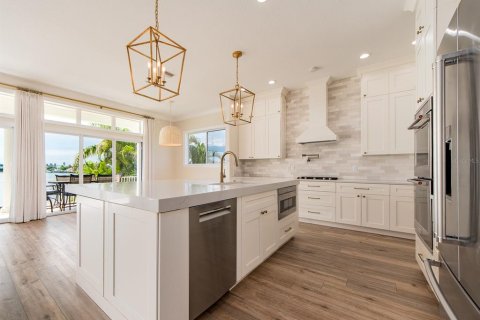 Casa en alquiler en Redington Beach, Florida, 5 dormitorios, 326.18 m2 № 1919222 - foto 9