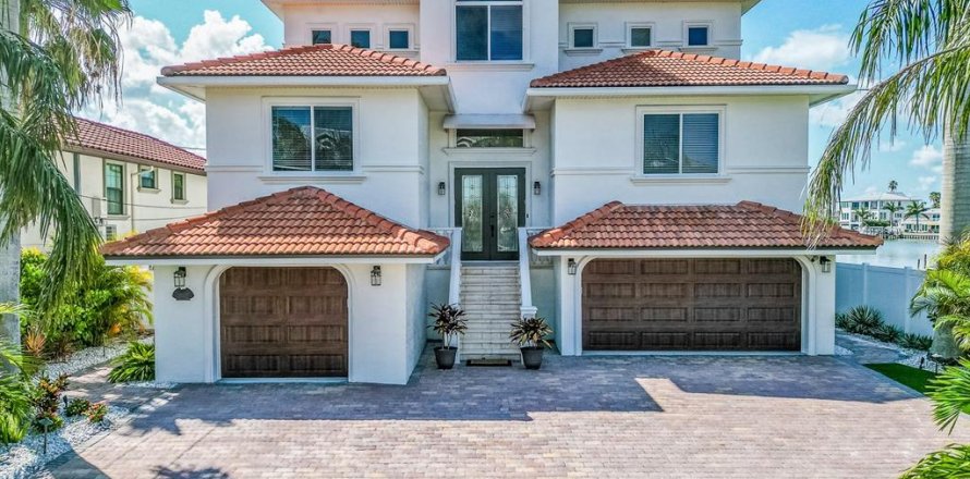 Casa en Redington Beach, Florida 5 dormitorios, 326.18 m2 № 1919222