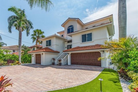 Casa en alquiler en Redington Beach, Florida, 5 dormitorios, 326.18 m2 № 1919222 - foto 2