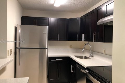 Copropriété à vendre à Plantation, Floride: 2 chambres, 87.33 m2 № 1968858 - photo 1