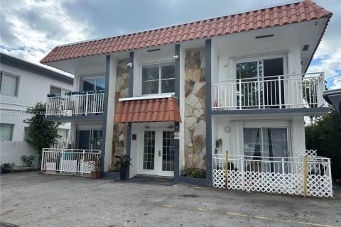 Apartamento en alquiler en Miami Beach, Florida, 3 dormitorios № 1984219 - foto 1