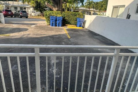 Apartamento en alquiler en Miami Beach, Florida, 3 dormitorios № 1984219 - foto 10