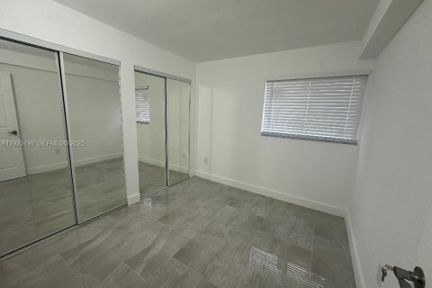 Apartamento en alquiler en Miami Beach, Florida, 3 dormitorios № 1984219 - foto 4