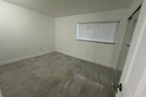 Apartamento en alquiler en Miami Beach, Florida, 3 dormitorios № 1984219 - foto 5