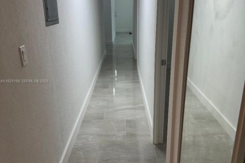 Apartamento en alquiler en Miami Beach, Florida, 3 dormitorios № 1984219 - foto 9