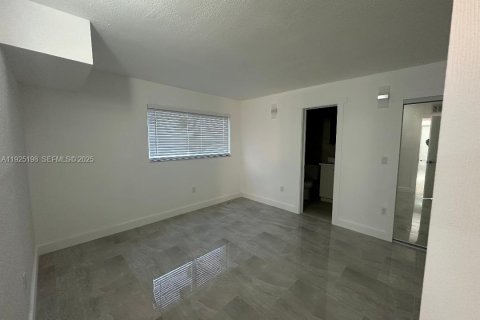 Apartamento en alquiler en Miami Beach, Florida, 3 dormitorios № 1984219 - foto 7