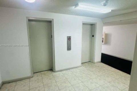 Condo in Boca Raton, Florida, 1 bedroom  № 2008286 - photo 13