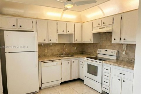 Condo in Boca Raton, Florida, 1 bedroom  № 2008286 - photo 4