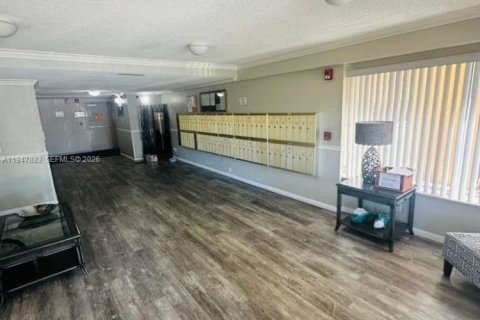 Condo in Boca Raton, Florida, 1 bedroom  № 2008286 - photo 15