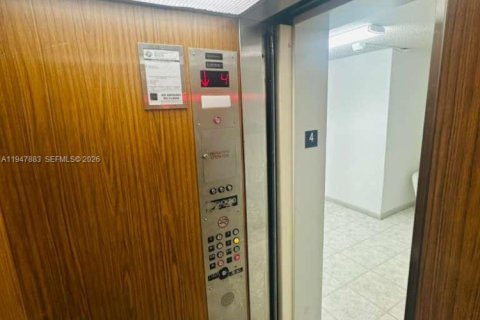 Condo in Boca Raton, Florida, 1 bedroom  № 2008286 - photo 14