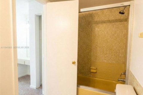 Condo in Boca Raton, Florida, 1 bedroom  № 2008286 - photo 8