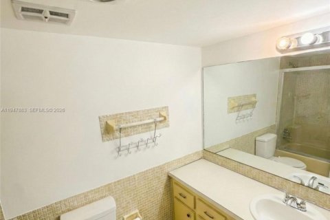 Condo in Boca Raton, Florida, 1 bedroom  № 2008286 - photo 9