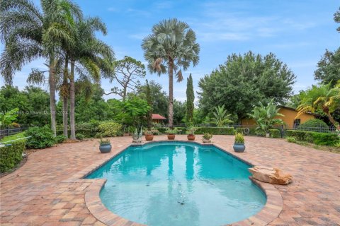 House in Okeechobee, Florida 5 bedrooms, 381.55 sq.m. № 1861259 - photo 7