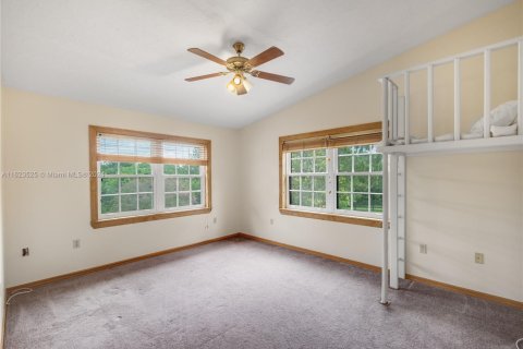 House in Okeechobee, Florida 5 bedrooms, 381.55 sq.m. № 1861259 - photo 24
