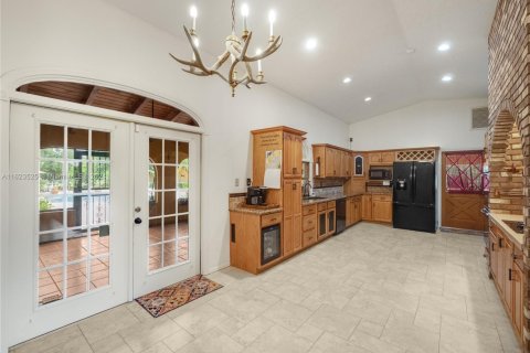 House in Okeechobee, Florida 5 bedrooms, 381.55 sq.m. № 1861259 - photo 8