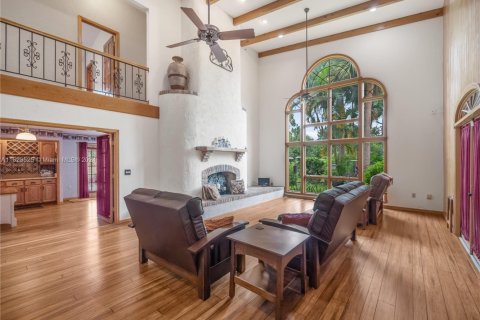 House in Okeechobee, Florida 5 bedrooms, 381.55 sq.m. № 1861259 - photo 4