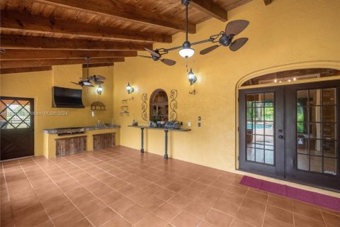 House in Okeechobee, Florida 5 bedrooms, 381.55 sq.m. № 1861259 - photo 11