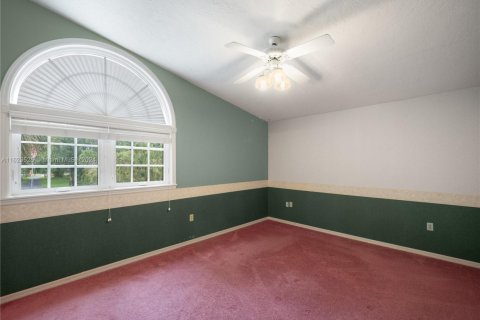 House in Okeechobee, Florida 5 bedrooms, 381.55 sq.m. № 1861259 - photo 23