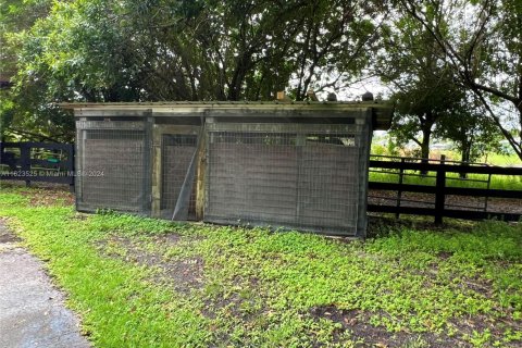 House in Okeechobee, Florida 5 bedrooms, 381.55 sq.m. № 1861259 - photo 28