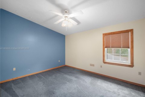 House in Okeechobee, Florida 5 bedrooms, 381.55 sq.m. № 1861259 - photo 21