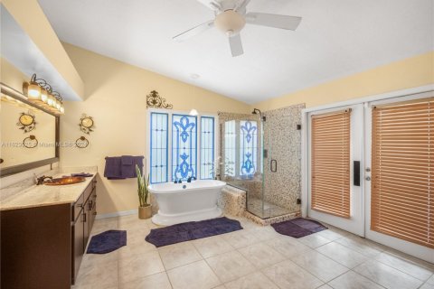 House in Okeechobee, Florida 5 bedrooms, 381.55 sq.m. № 1861259 - photo 10