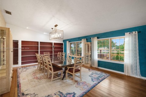 House in Okeechobee, Florida 5 bedrooms, 381.55 sq.m. № 1861259 - photo 5