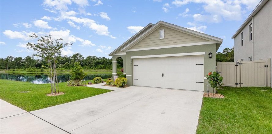 House in Winter Haven, Florida 3 bedrooms, 140.84 sq.m. № 1741003