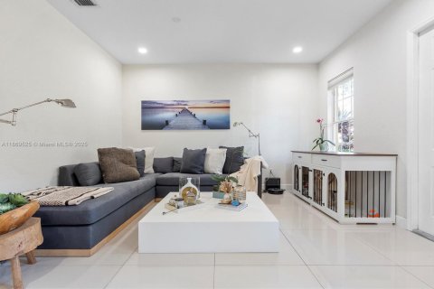 Adosado en venta en Pembroke Pines, Florida, 2 dormitorios, 144.93 m2 № 1979460 - foto 6