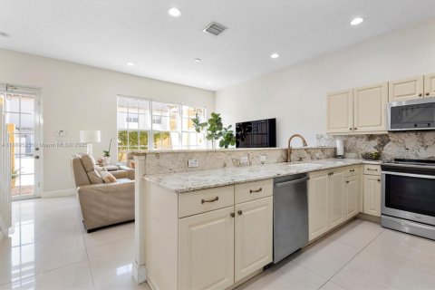 Adosado en venta en Pembroke Pines, Florida, 2 dormitorios, 144.93 m2 № 1979460 - foto 10