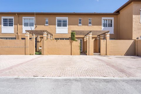 Adosado en venta en Pembroke Pines, Florida, 2 dormitorios, 144.93 m2 № 1979460 - foto 2