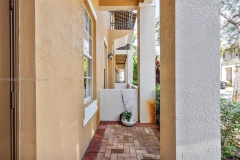 Adosado en venta en Pembroke Pines, Florida, 2 dormitorios, 144.93 m2 № 1979460 - foto 4