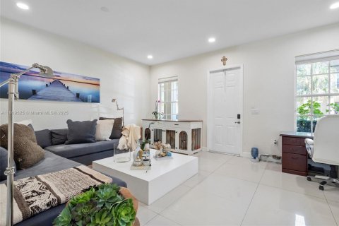 Adosado en venta en Pembroke Pines, Florida, 2 dormitorios, 144.93 m2 № 1979460 - foto 9