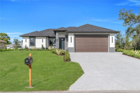 Casa en venta en Lehigh Acres, Florida, 3 dormitorios № 1983710 - foto 2