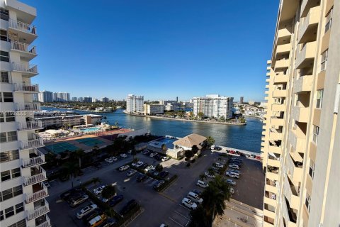 Condominio en venta en Hallandale Beach, Florida, 2 dormitorios, 126.35 m2 № 2049320 - foto 12