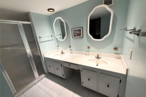 Condominio en venta en Hallandale Beach, Florida, 2 dormitorios, 126.35 m2 № 2049320 - foto 6