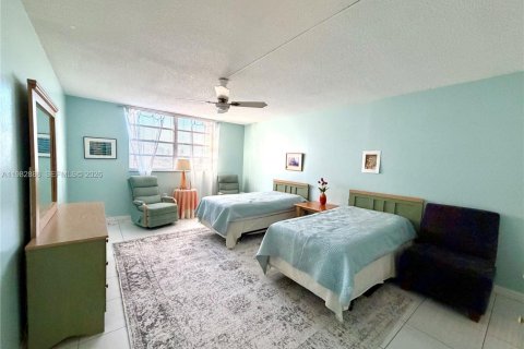 Condominio en venta en Hallandale Beach, Florida, 2 dormitorios, 126.35 m2 № 2049320 - foto 4