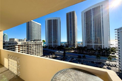 Condominio en venta en Hallandale Beach, Florida, 2 dormitorios, 126.35 m2 № 2049320 - foto 13