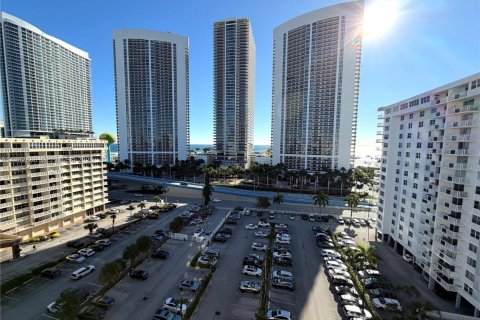 Condominio en venta en Hallandale Beach, Florida, 2 dormitorios, 126.35 m2 № 2049320 - foto 14