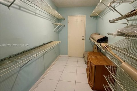 Condominio en venta en Hallandale Beach, Florida, 2 dormitorios, 126.35 m2 № 2049320 - foto 8