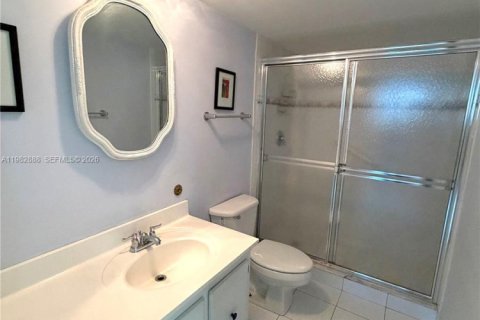 Condominio en venta en Hallandale Beach, Florida, 2 dormitorios, 126.35 m2 № 2049320 - foto 10